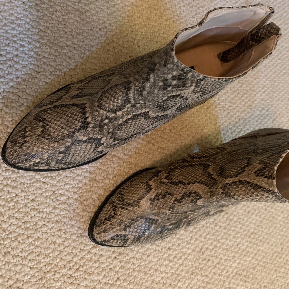 Zigi Soho snake print booties EUC